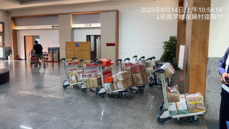 照片3未托運之貨物推回存放區