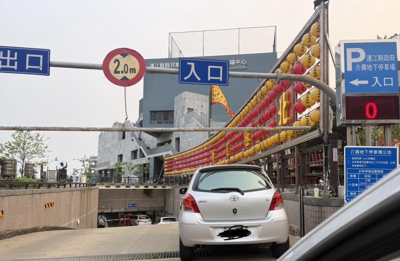 我前面四台後面三台在排隊