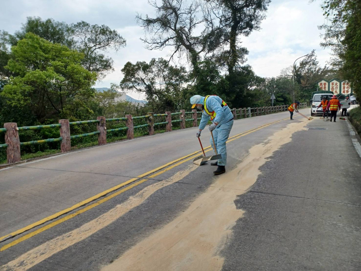 清水往三槍堡路段有車輛漏油　駕駛朋友路過注意安全