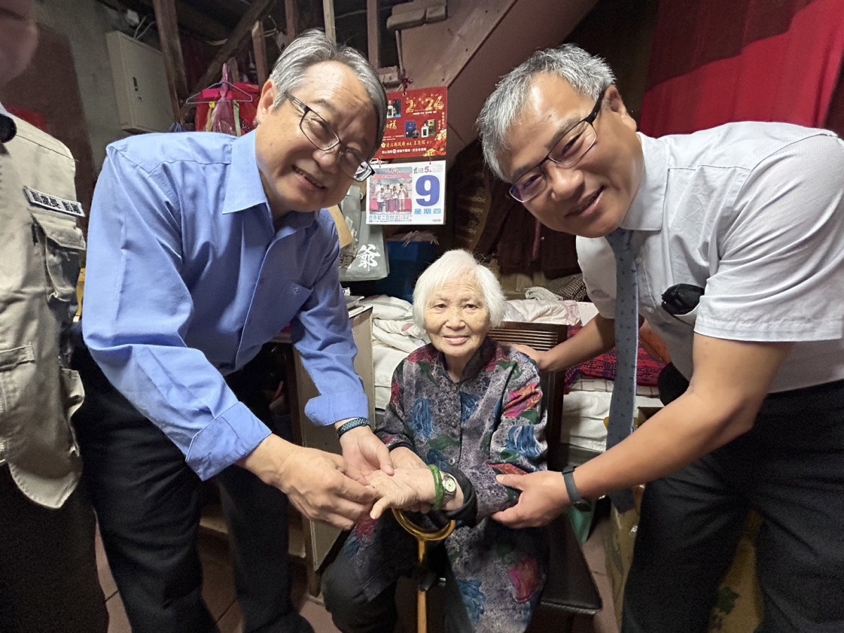 介壽村官長春90歲生日　縣府秘書長、鄉長登門祝壽