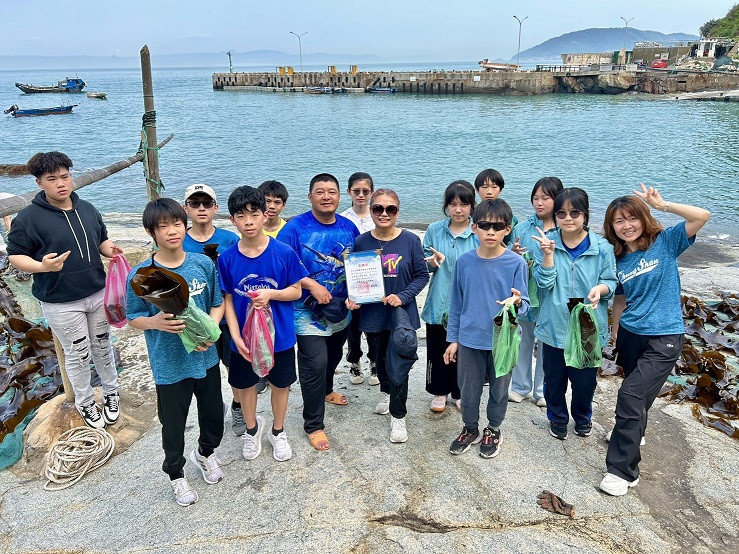 橋仔首批裙帶菜採收　中山國中海洋教育課程採收