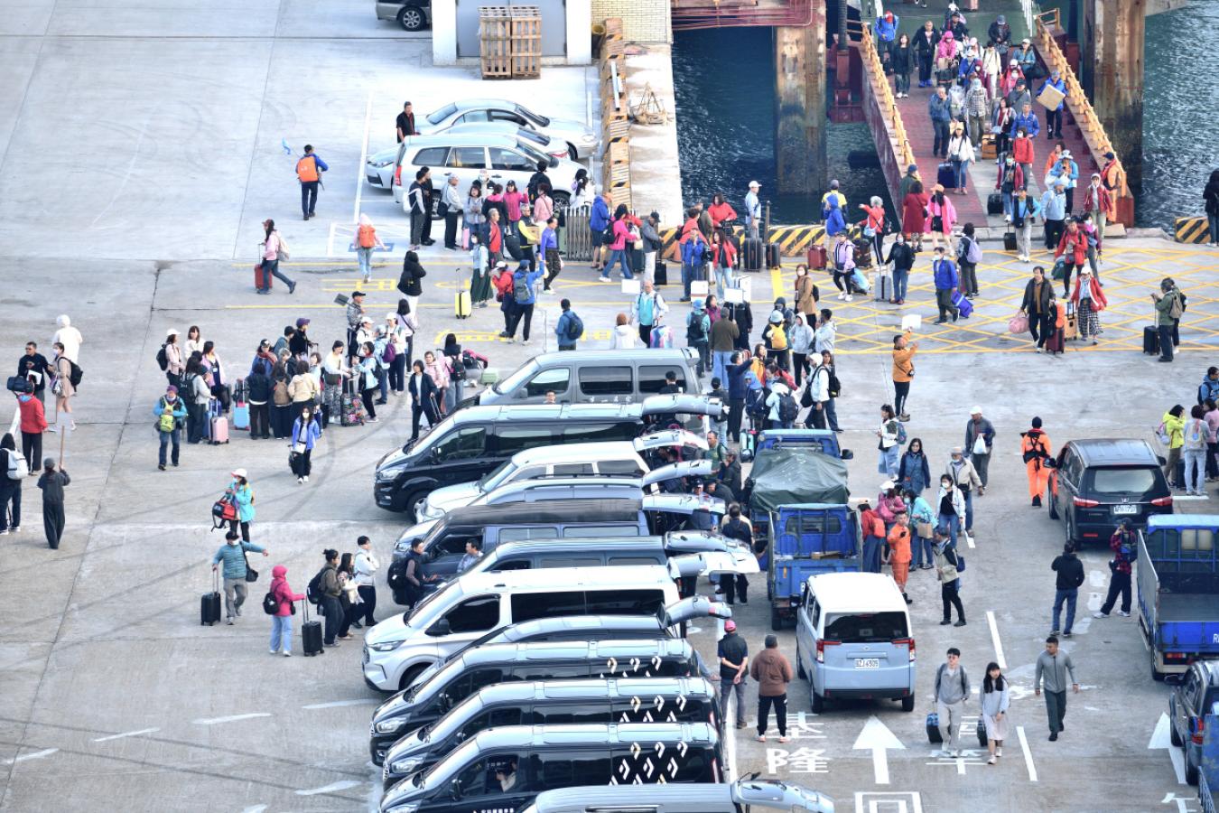 五一連假首日雙輪齊達　1200旅客湧入馬祖