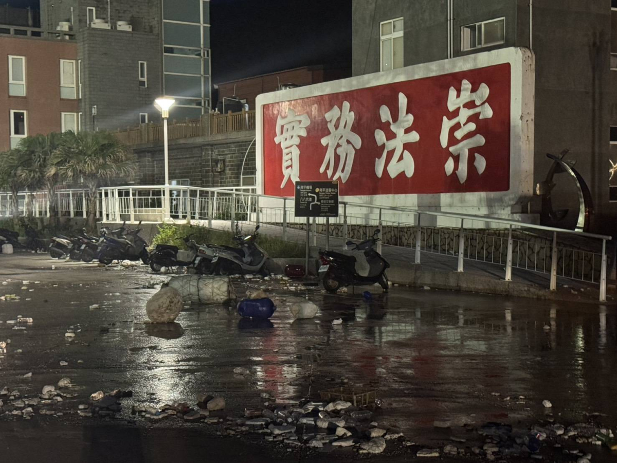 快訊／福澳公廁旁海水倒灌！請車輛速移至安全處
