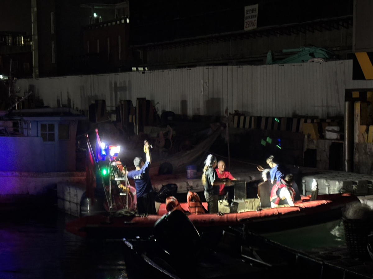 2名臺籍釣客受困津沙海堤　消防局、海岸巡、救生大隊協力救援
