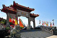 　323馬祖迎媽祖重頭戲-南竿全島遶境祈福活動將於明天盛大登場，這幾天緊鑼密鼓佈置及宣傳，馬祖境天后宮是旗幟密佈、煞是壯觀。（圖／文：曹重偉）
