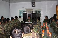 　陳將軍強調馬祖夏天容易出現中暑、恙蟲病及毒蛇出沒等情形，也勉勵服役期間遵守規定、注意安全。（圖／文：黃俊智）