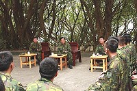 　馬防部政戰主任主持新兵精神講話。（圖／文：潘威廷）