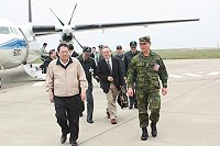 　立法院國防委員會帥化民召委偕同林郁方委員，在國防部副部長趙上將、陸軍副司令李中將等人陪同下，日前抵達南竿機場。（圖／文：鄭智元）