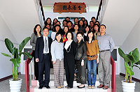 　婦女聯合青溪分會主任委員蔡令怡專程來馬指導改選事宜，並與馬祖支會新任委員及出席會員合影留念。（圖與文：曹重偉）