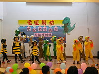 　敬恆附幼舉辦幼兒劇場表演現場熱鬧滾滾。（圖／文：陳樂團）