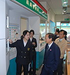 衛生署長葉金川視察小三通H1N1防疫。(圖/文:邱竟瑋)