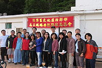 陸軍莒光地區指揮部舉辦志工媽媽母親節感恩茶會;圖為莒指部指揮官全將軍與志工媽媽們一起微笑合影。(圖/文:余承憲)