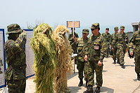　鄭中將除肯定北指部官兵全力投入「國軍強化重要軍事防護目標偽裝示範」之辛勞，也期許透過此次偽裝示範觀摩，強化官兵幹部偽裝概念與認知。（圖／文：黃俊智）