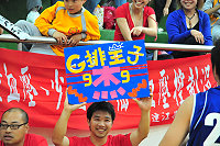 　決賽開打！有球迷特別製作可愛的「G排王子」海報幫牛角隊劉政杰加油。（圖／文：曹重偉）