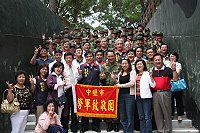 　中壢市公所在指揮官鄭中將陪同下，前往砲兵連隊參訪，並舉行懇親會，對於勞軍行程所見防區官兵戮力於戰備整備，每位中壢市鄉親對子弟在馬服役皆感到安心與榮耀！（圖／文：黃俊智）