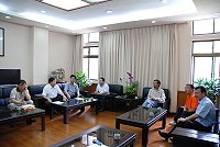 　交通局及多位議員再度邀集新華航業及連江航業公司，針對端節運輸臺馬輪訂位問題進行討論，最新討論結果除合富輪釋出一百個床位外，臺馬輪在27日及31日將開放自由座訂位，已訂自由座者將優先候補床位，試圖有效解決重複訂位的問題。（圖／文：劉秋月）