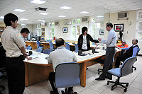 　縣府民政局舉行今年度申請服「一般替代役」役男之號次抽籤作業，由局長林其達主持，今年四鄉五島的申請者共六十人，親自到場抽籤的役男並不多。（圖／文：曹重偉）