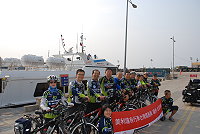 　台灣「鐵馬家庭」─美利達自行車福京縱騎車隊挑戰成功，昨天返抵國門。（圖／文：邱竟瑋）