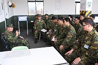 　馬防部指揮官鄭中將以「你，永遠不是現在的你」期勉在座官兵，主動、發自內心的學習，在工作中吸取經驗，努力突破自我、精進自己。（圖／文：黃俊智）