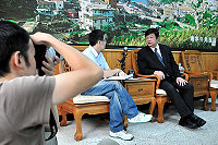 　為拓展馬祖國際知名度，縣長陳雪生接受台灣英文新聞日報（Taiwan News）訪問，暢談馬祖篳路藍縷及未來展望，最感謝的是鄉親的支持與鼓勵。（圖／文：曹重偉）