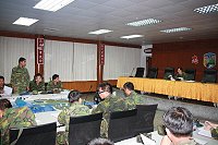 　士官於座談會中，向總士官長說明士官制度窒礙難行之處，並與大家作經驗交流。（圖／文：鄭智元）