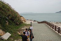 　水利署第十河川局人員會同廠商勘查南竿海淡廠預定地。（圖／文：邱竟瑋）