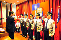 　連江縣九十八年度警察節榮譽榜。（圖／文：曹重偉）