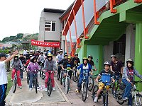 東引國中小 位畢業生接受鐵人三項考驗,為階段性求學生涯劃下完美句點。(圖/文:陳其敏)