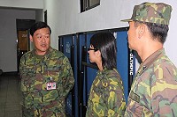 　馬防部政戰主任陳將軍關懷女性袍澤生活設施。（圖／文：潘威廷）