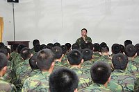 馬防部指揮官主持新兵精神講話
