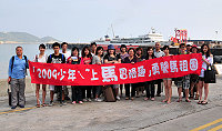 　才剛放暑假，就有不少大專生搶搭「2009 少年ㄟ~上馬冒險趣」優惠列車，近百位的首團成員昨天報到。（圖／文：曹重偉）