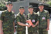 　馬防部心中永遠的台大法律顧問及勤奮輔導長，鄭中將期勉莒指部幹訓班賴少尉退伍後能貢獻己身所學。（圖／文：黃俊智）