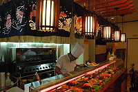 　南竿一飯店委外經營的餐廳重新開張，以日式海鮮為號召；業者花大錢投資軟硬體，提升餐飲服務品質、菜色加分，以吸引觀光客。（圖／文：邱竟瑋）