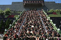 　98年馬祖戰鬥營於上禮拜正式開跑，在馬防部五天四夜的精心課程規劃下，使許多學員們在軍事教育的洗禮下，散發出自信與驕傲，而參加過的學員們，都在最後大喊馬祖戰鬥營「讚啦」！（圖／文：黃俊智）