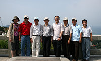 　央視記者陳軒石（右四），在交通部觀光局長賴瑟珍（左四），及交通部觀光局國際組副組長趙光訓（左二）的陪同下，抵馬進行兩天一夜的「馬祖認識之旅」。（圖：馬祖國家風景區管理處提供）