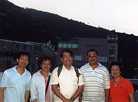睽違四十一年,練錫洳老師(圖中)與當年的學生回憶點滴往事。(圖:王朝生提供、文:陳鵬雄)