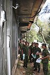 指揮官鄭中將及主任陳將軍在相關處組幕僚同仁陪同下,特地前往女官寢室現勘警監系統架設情形,並瞭解女性官兵在生活起居上的需求。(圖/文:黃俊智)
