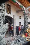 此次東引天后宮修建工程,以廟宇的正面外觀為主要美化重點,將採用大量石雕裝飾神殿。(圖/文:陳其敏)