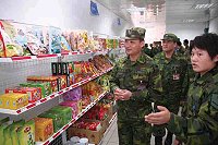 國軍營站「仲夏購物樂開懷」年中慶專案活動。(圖與文:林忠和)
