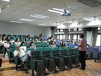 　教育局在台北護理學院協助下舉辦「語言治療研習」課程，從理論與教學實務中，提升教師輔導語言障礙學生之能力，縣內輔導及資源班教師齊聚，為孩子語言發展把關。（圖：教育局提供）