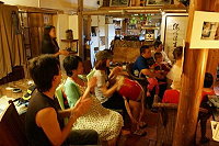牛角社區發展協會與芙蓉海畫會首創地區非洲鼓體驗。(圖:牛角社區發展協會及芙蓉海畫會提供)