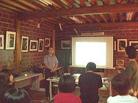 　經濟部商業司於鐵板生活館舉行「品牌商圈」講習，提出商圈活化策略。（圖／文：邱竟瑋）