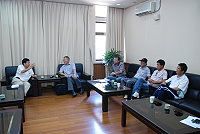 　東引議員張永江、鄉長馮印樂及鄉代主席林德建等人，再為東引鄉親臺馬輪訂位問題，槓上新華航業公司，要求臺馬輪要正視東引人回家的權利。（圖／文：劉秋月）