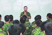 指揮官鄭中將勉勵在場人員,要持續以身為馬祖防區官兵為榮,並期勉自己成為一支紀律嚴明、戰力堅強、捍衛北疆的鋼鐵勁旅。(圖/文:林忠和)