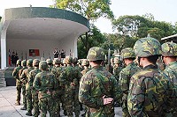 　日前馬防部舉辦「刺槍術」競賽，鄭中將對於弟兄們高昂士氣，整齊劃一的動作，表示高度滿意和肯定，並期許得獎單位要保持平常心，精益求精；未得獎單位再用心練習，進而提升部隊整體戰力。（圖／文：黃俊智）