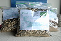 日光海岸試賣最新有機產品-「刺五加有機養身茶」,有潛力成為馬祖另一項健康特產。(圖/文:劉秋月)