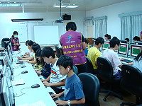 　溫世仁文教基金會所舉辦的第五屆（2009年）全國英文單字大賽馬祖區複賽，昨天在中正國中小辦理，有來自全縣各校代表九十人分為四組進行英文單字比賽。（圖／文：劉秋月）