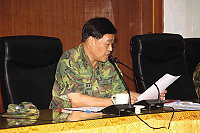 陳將軍日前假雲台山會議室主持九月份政戰會報,會中強調「寧願多花五分鐘去預防危安事件發生,也不要多花五天或五十天去檢討錯誤」,要求全體政戰幹部應持續維護防區軍紀安全工作制度與紀律。(圖╱文:林忠和)