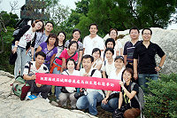 　馬祖聚落保存及生態維護名聲遠播！吸引桃園城鄉發展處舉辦生態綠廊參訪，團員們爬上官帽山賞景，也都對馬祖澎湃的社區活力充滿感動。（圖／文：曹重偉）