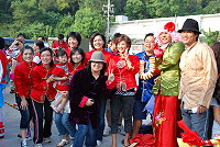 　創意踩街嘉年華冠軍隊－介壽82同學會。（圖／文：劉秋月）